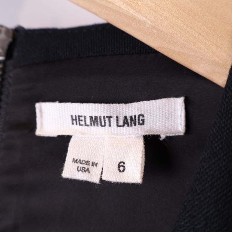 Märkesetikett på insidan av klänningen
