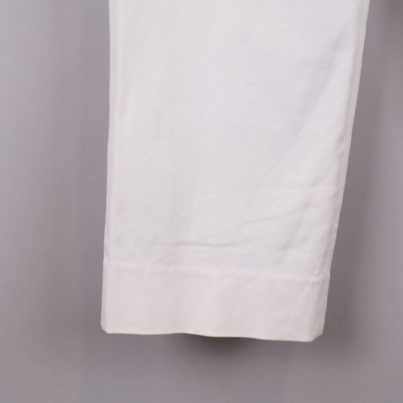 Närbild av byxbenens slut