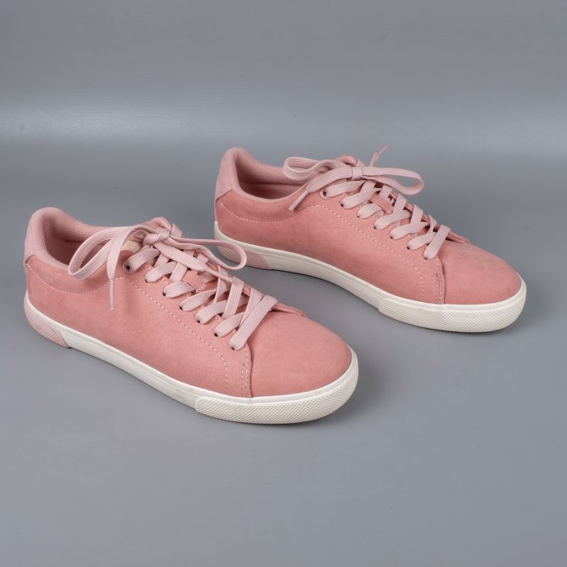 Rosa sneakers sidan sedd från sidan