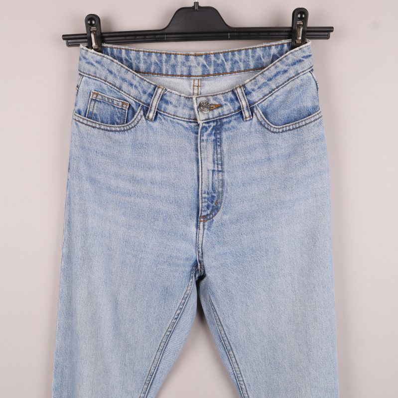 Jeans upptill fram med bälteshällor