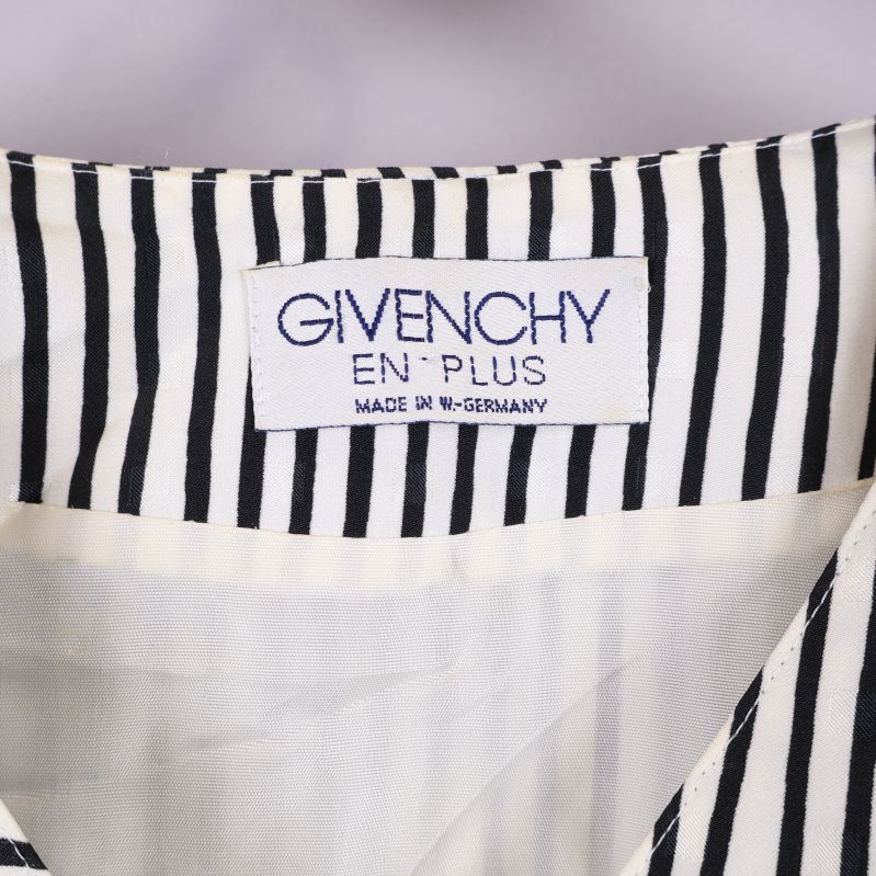 Närbild på etikett med Givenchy-märke