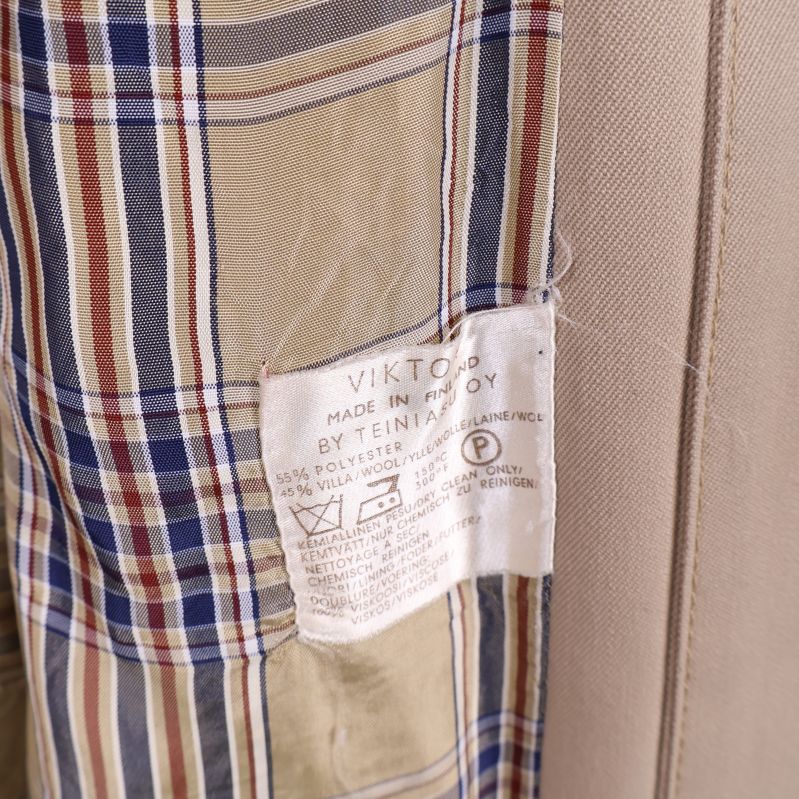 Materialetikett inuti trenchcoat