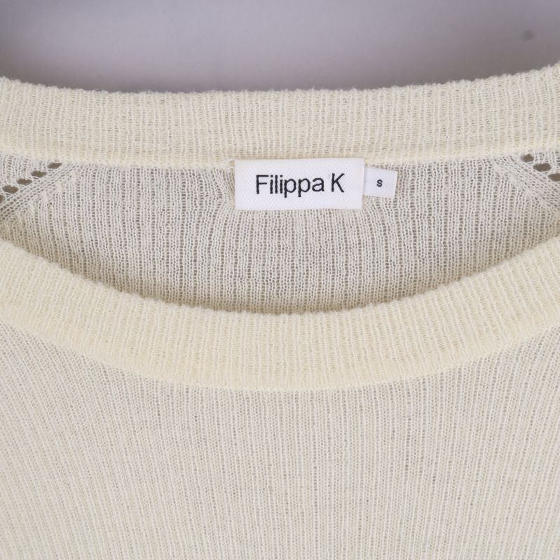 Närbild på Filippa K etikett