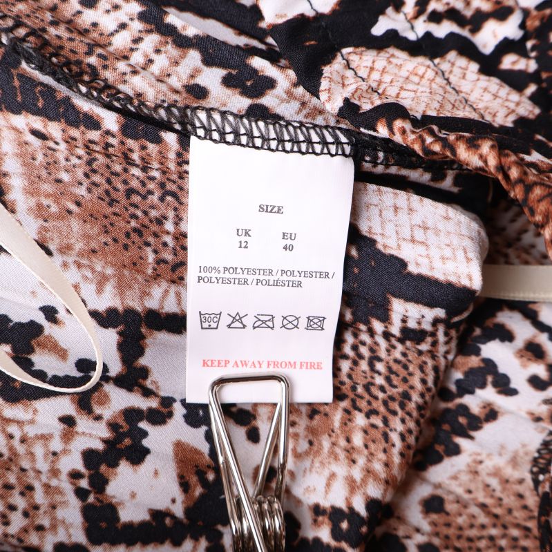Materialetikett visar 100% polyester