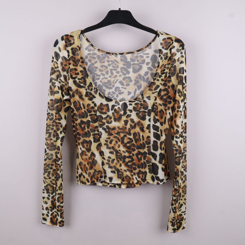 Leopardmönstrad topp bakifrån 