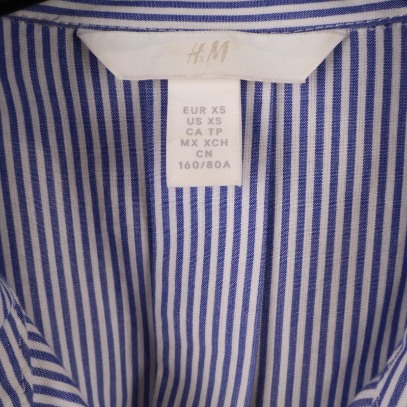 Etikett från H&M på skjortans insida
