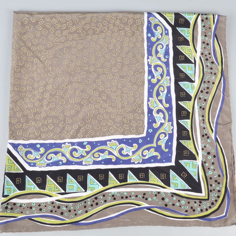 Mönstrad hörndesign på scarf