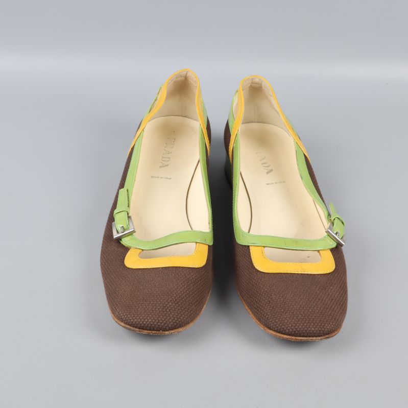 Pumps med färgglada detaljer