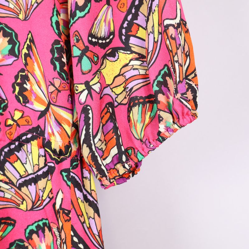 Tunika med fjärilsmönstrad ärm