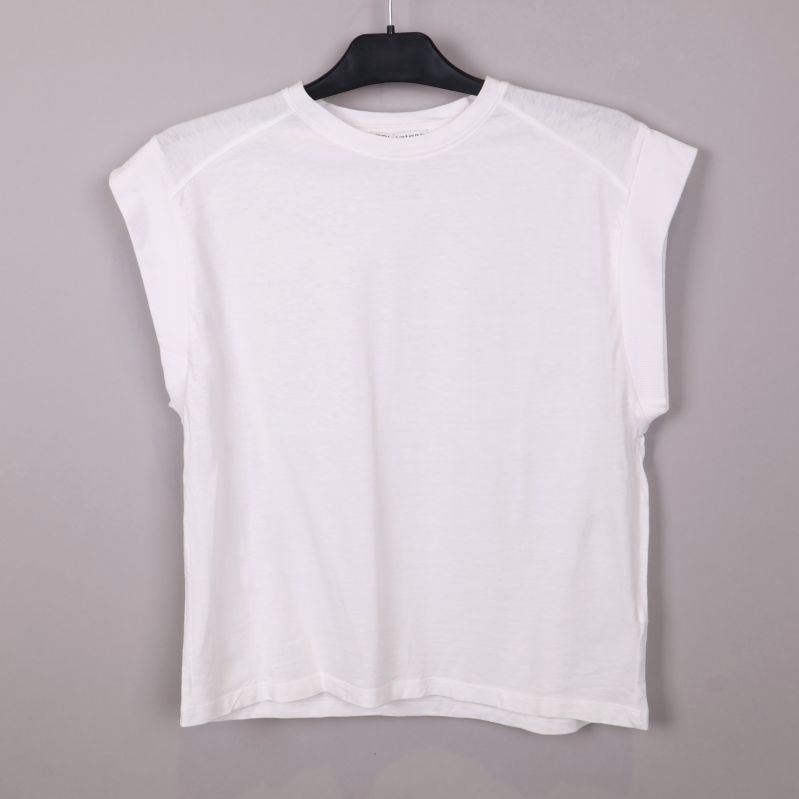Framsidan av vit t-shirt 