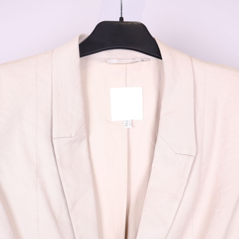 Ljus beige kavaj insida vid krage