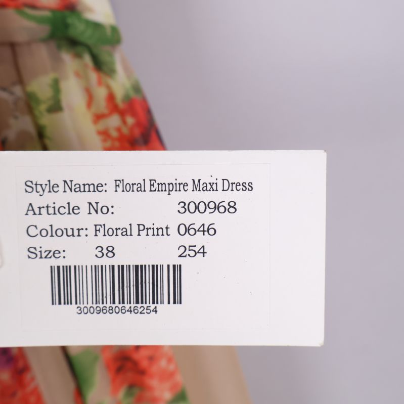 Klänningens artikelnummer och färg