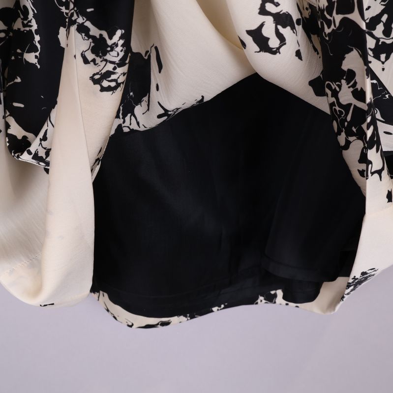 Kjolens foder i svart