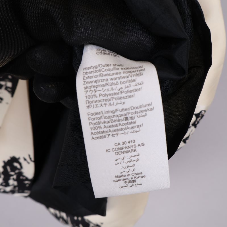 Materialetikett på kjol