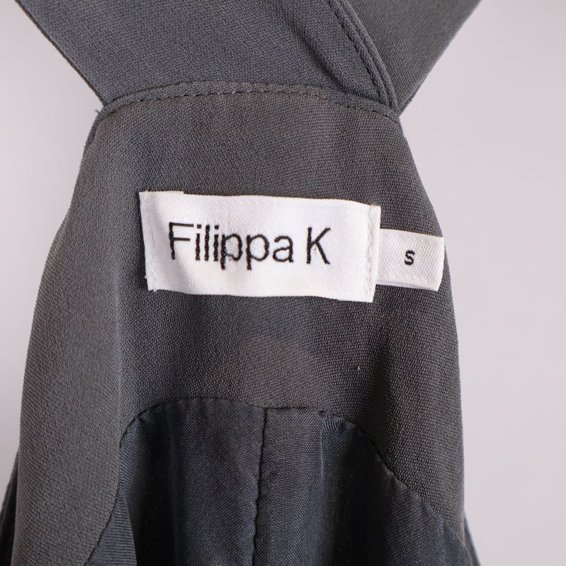 Filippa K etikett och storleksmärkning S