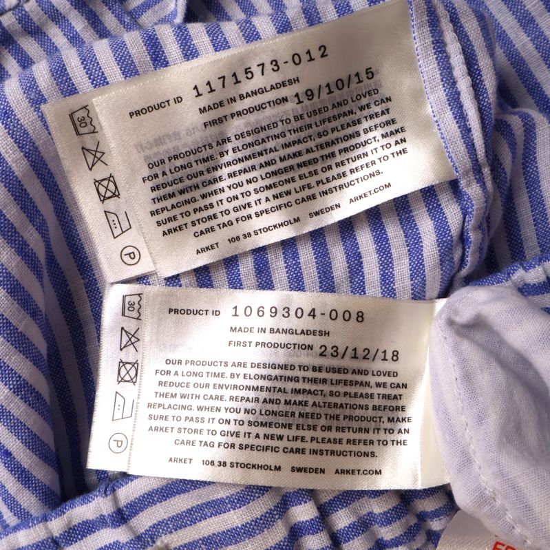 Tvättrådsetikett och tillverkningsdatum för pyjamasset