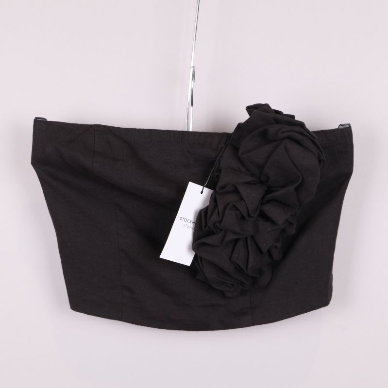 Svart bustier fram