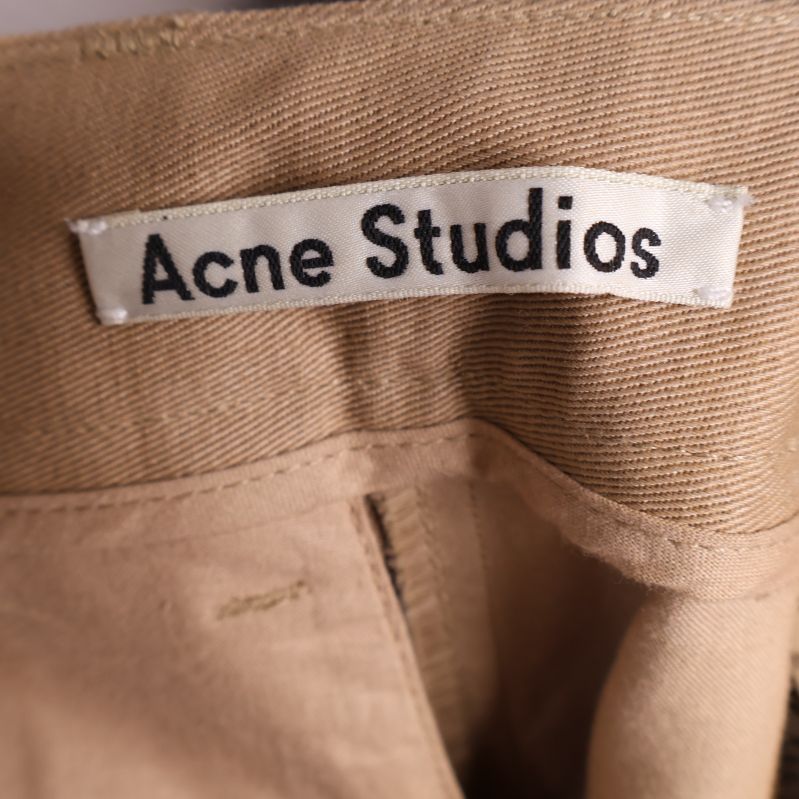 Acne Studios logotyp på insidan