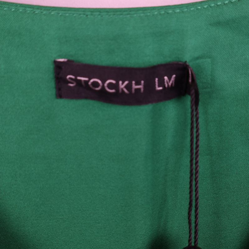 Märketikett med text STOCKH LM