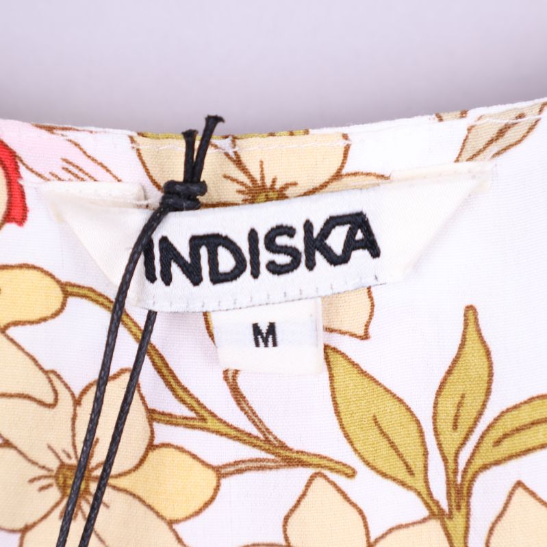 Indiska etikett på klänningen