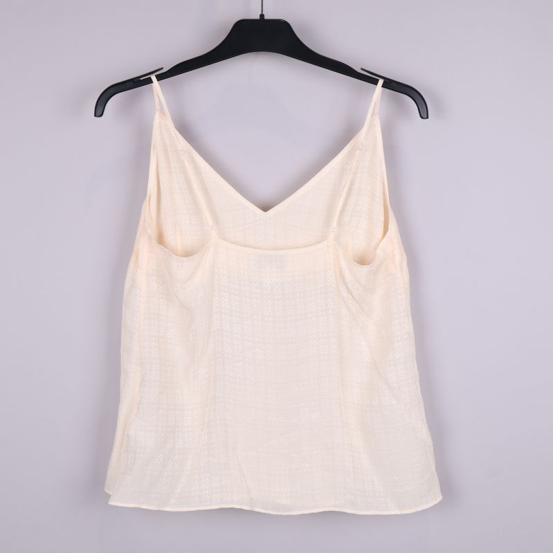 Baksida av ljus beige topp