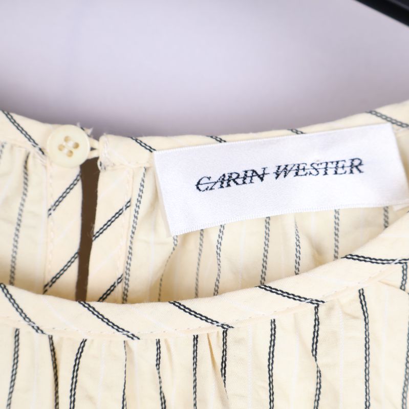 Närbild på Carin Wester märkesskylt
