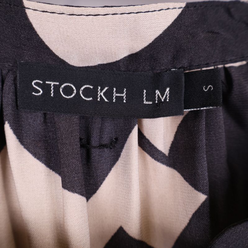 STOCKH LM etikett på insidan av klänning