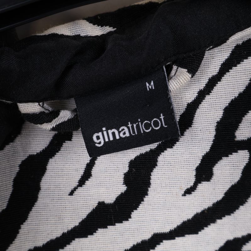 Gina Tricot etikett med storlek M