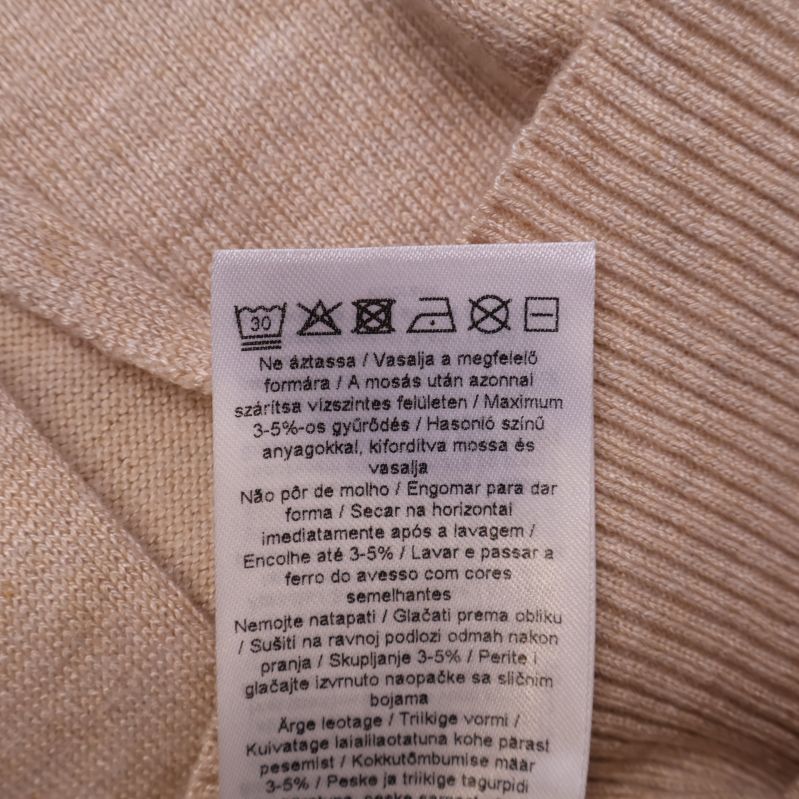 Tvättinstruktioner och symboler på tröjan