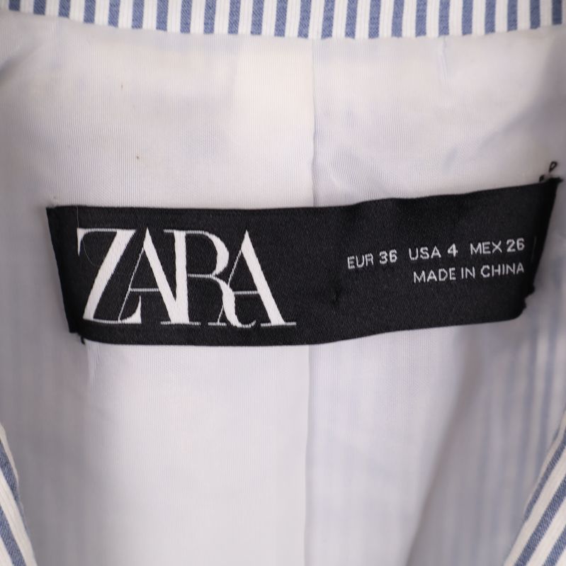 Närbild av Zara etikett inuti kavajen