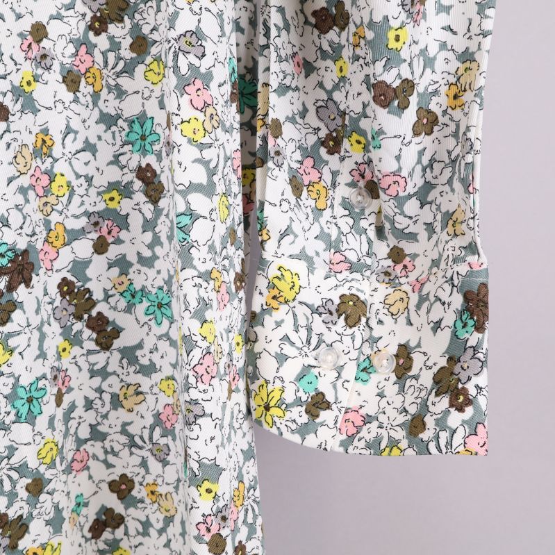 Blommig ärm med detaljerad kant