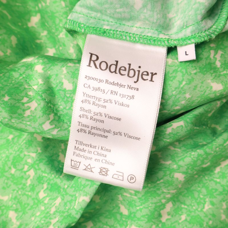 Materialetikett på blus med Rodebjer logga