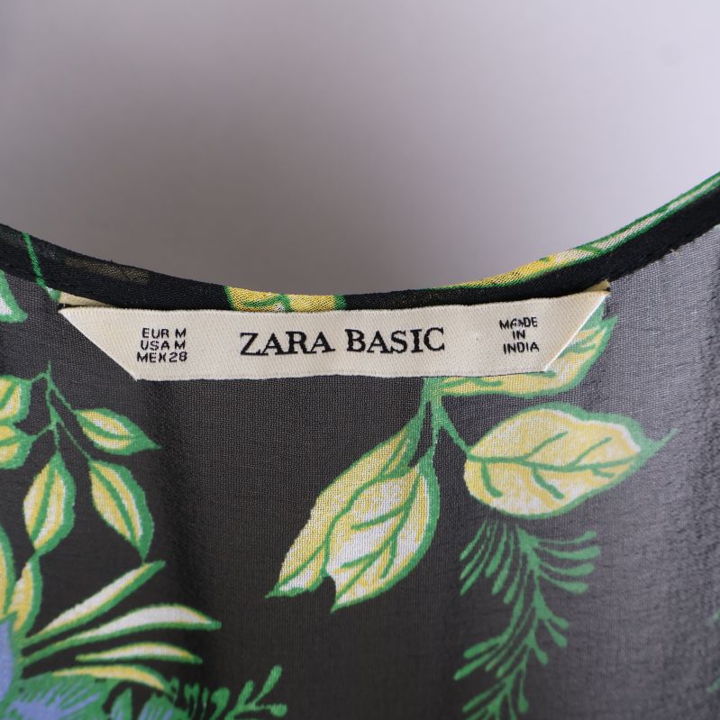 Zara Basic etikett på klänningens insida