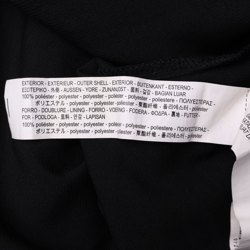 Materialetikett med information om polyester