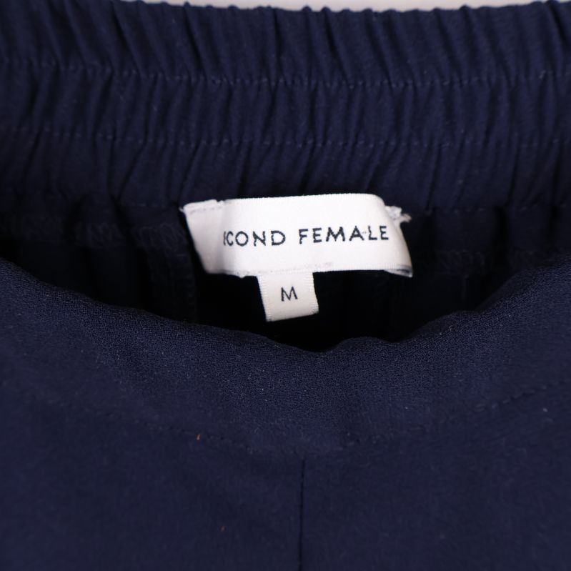 Second Female etikett med storlek M