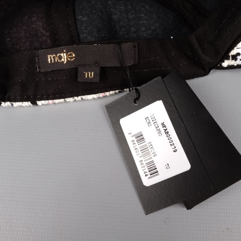 Kepsens etikett visar 'maje'