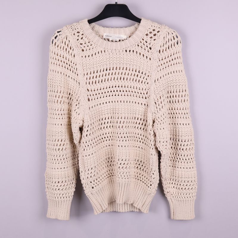 Beige stickad tröja framifrån