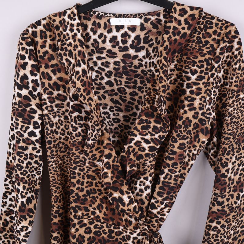 Leopardmönstrad klänning med omlott design