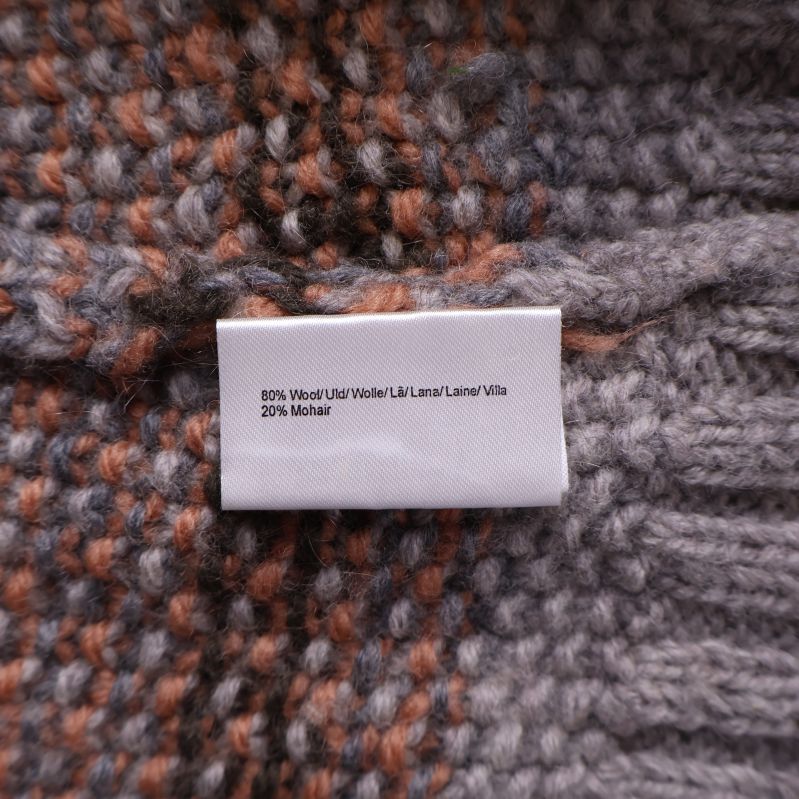 Materialetikett visar 80% ull och 20% mohair