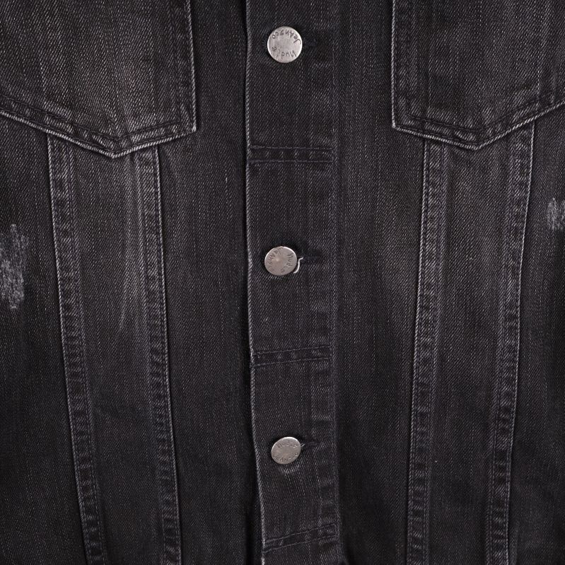 Knappar och textur på denimjacka