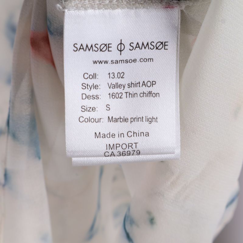 Samsøe & Samsøe etikett med produktinformation