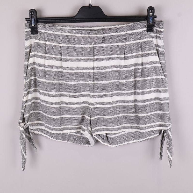 Randiga shorts med knytband i grått och vitt