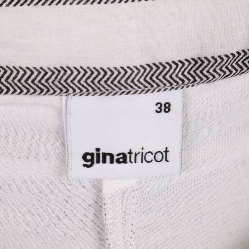 Gina tricot storleksetikett visar storlek 38