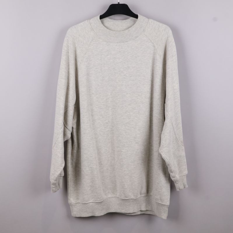 Framsidan av beige tröja med lång ärm