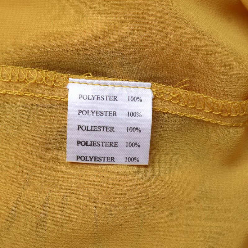 Materialetikett med text 100% polyester