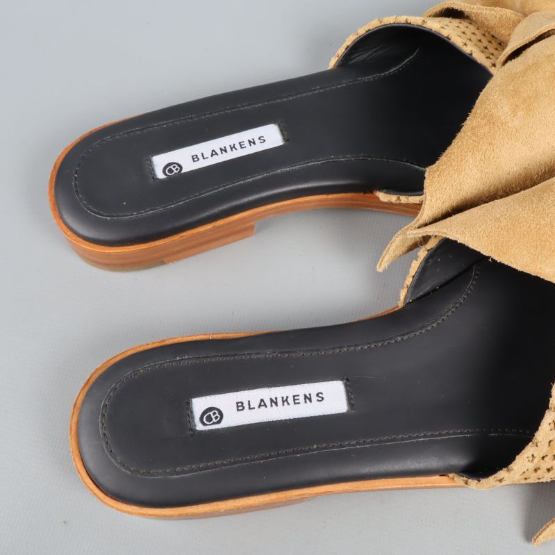Innersulan av sandaler med etikett