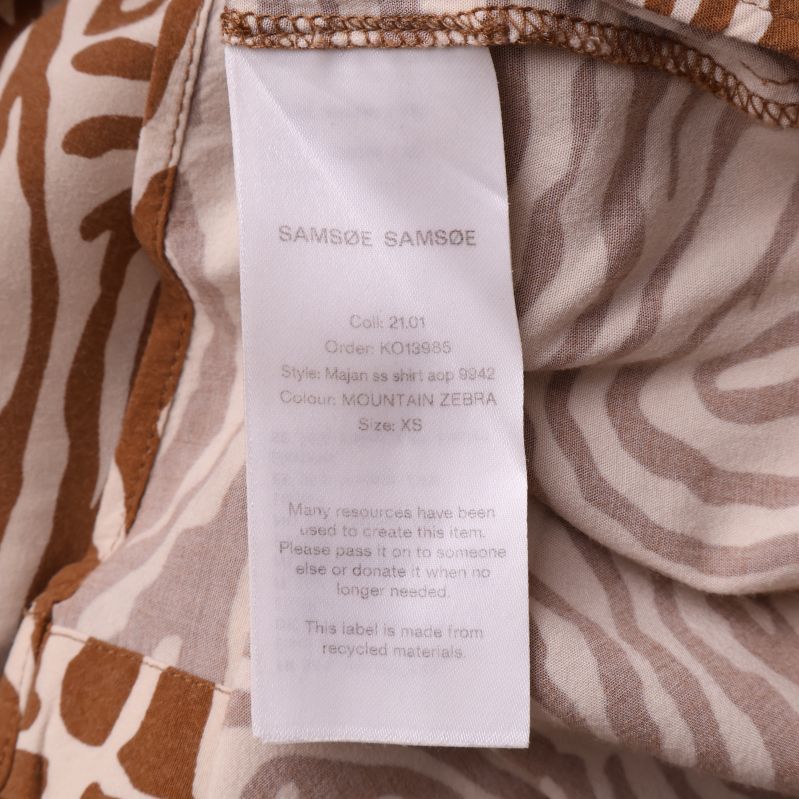 Materialetikett med information om tygsammansättning