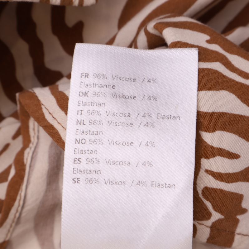 Materialetikett med information om tygsammansättning