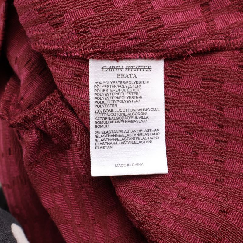 Materiallapp på röd topp med komponentdetaljer
