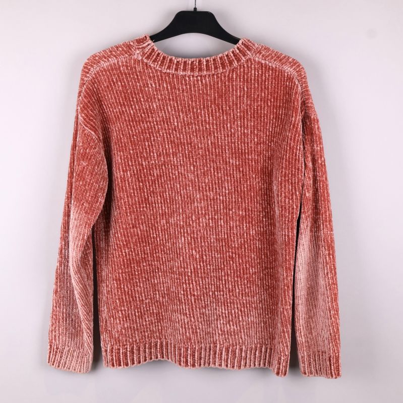 Baksidan av stickad tröja